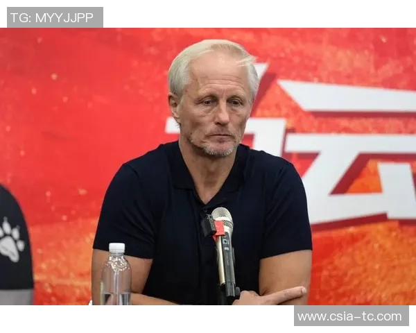 香港足球明星队黄子佼的职业生涯与成就全解析